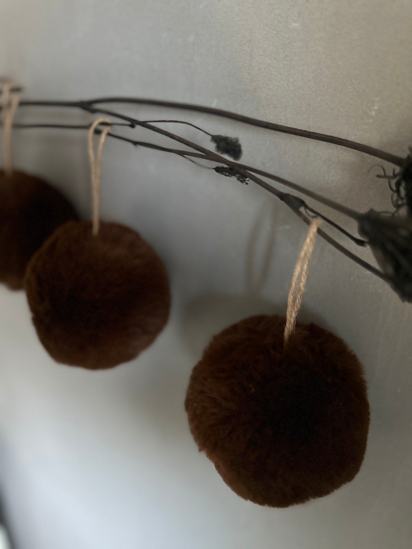 f a k e. fur. -balls