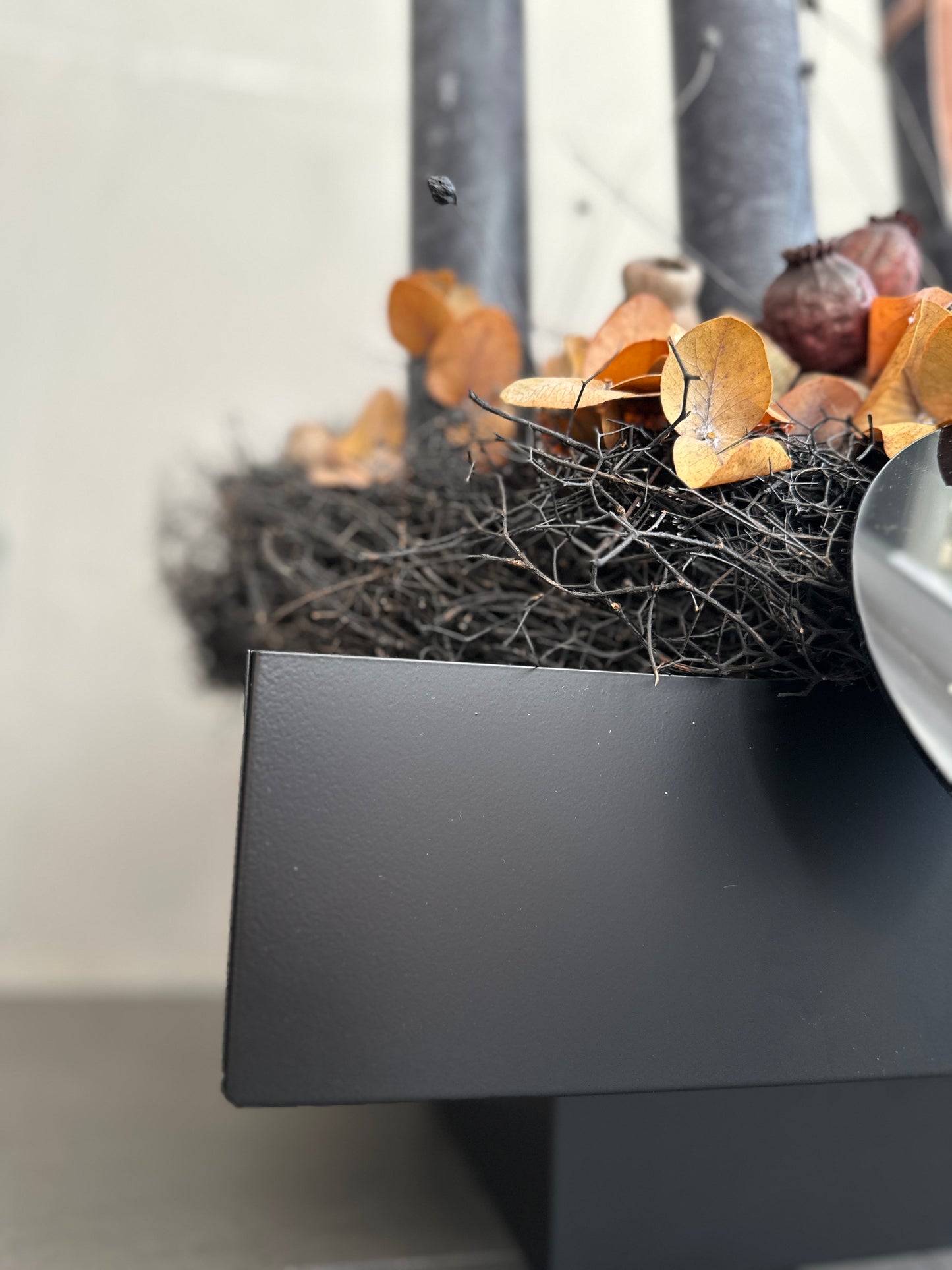 SET. a d v e n t -all black