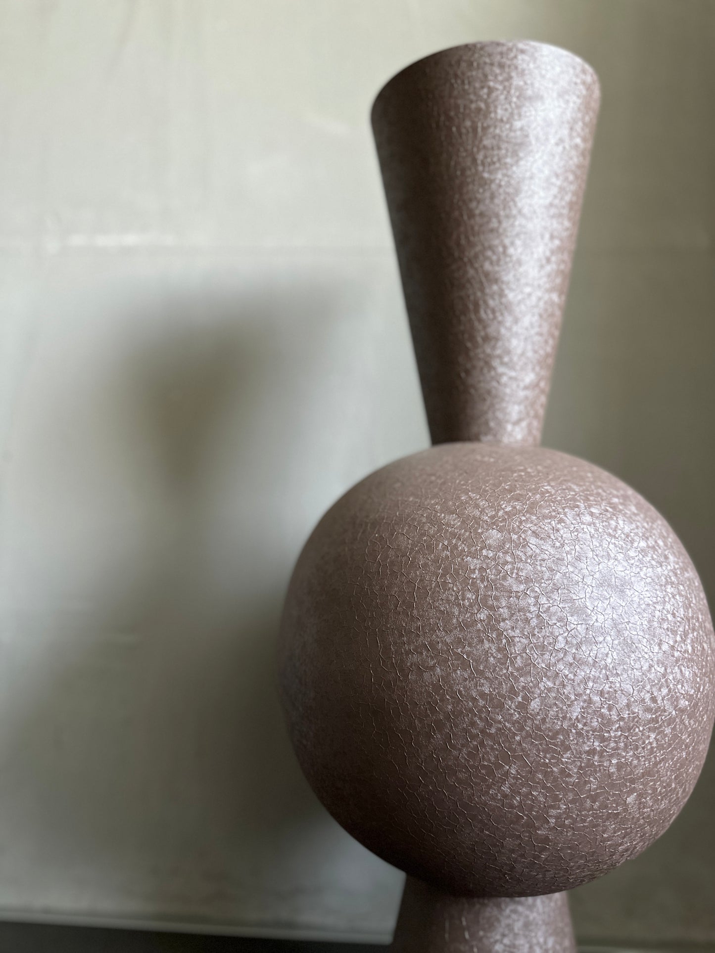 b r o w n.  vase
