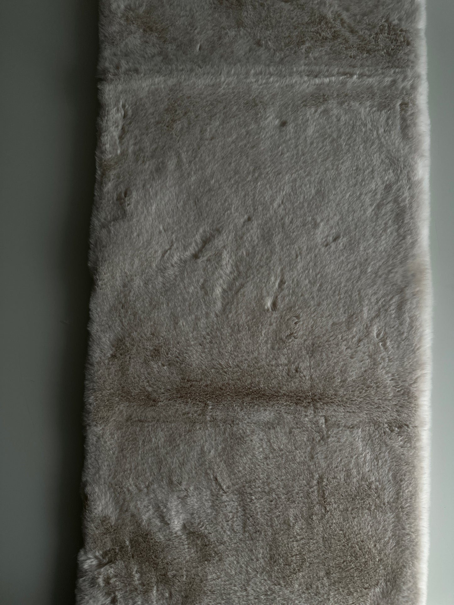 fake fur. -Tischläufer