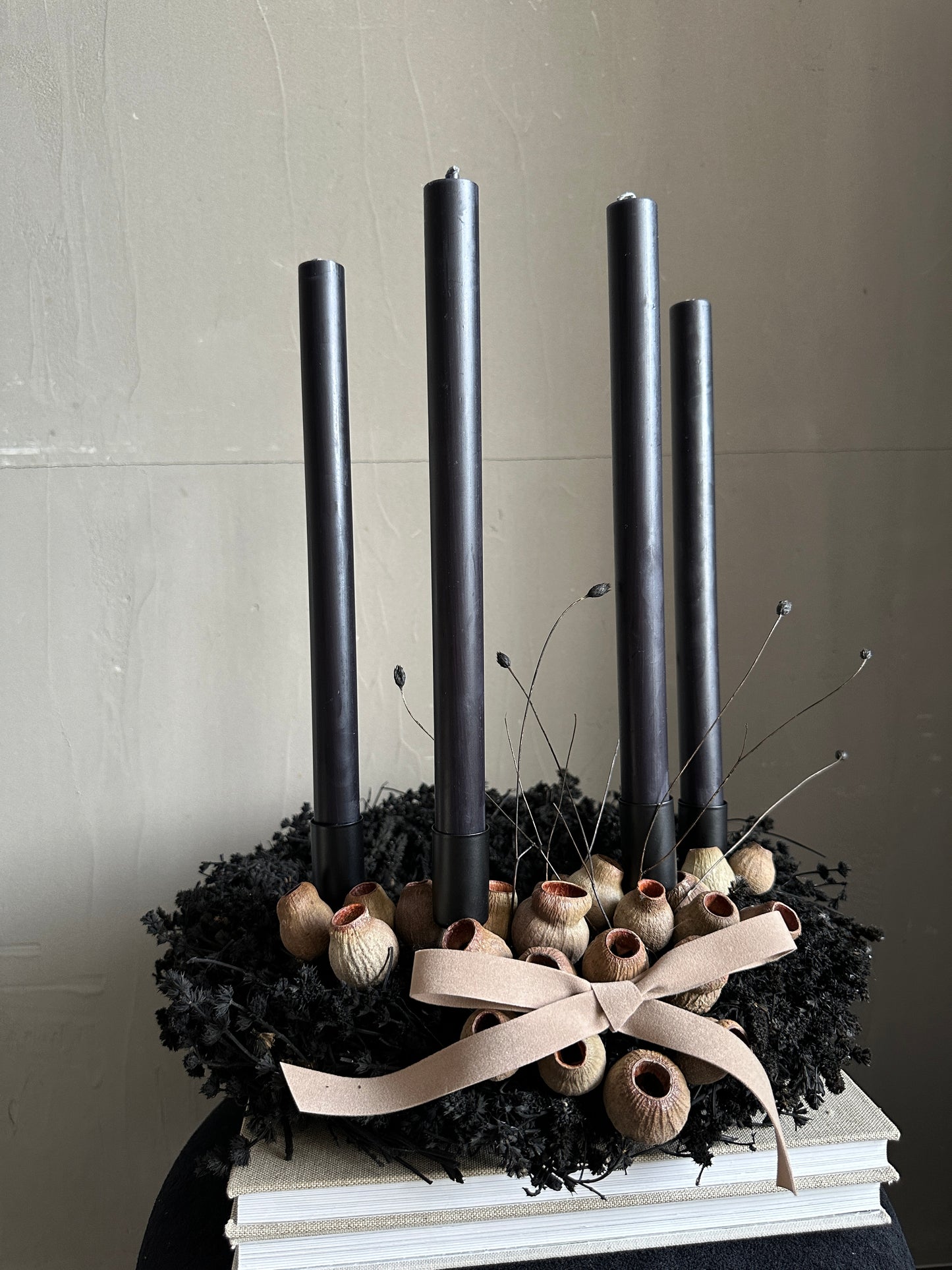 the black Advent | light