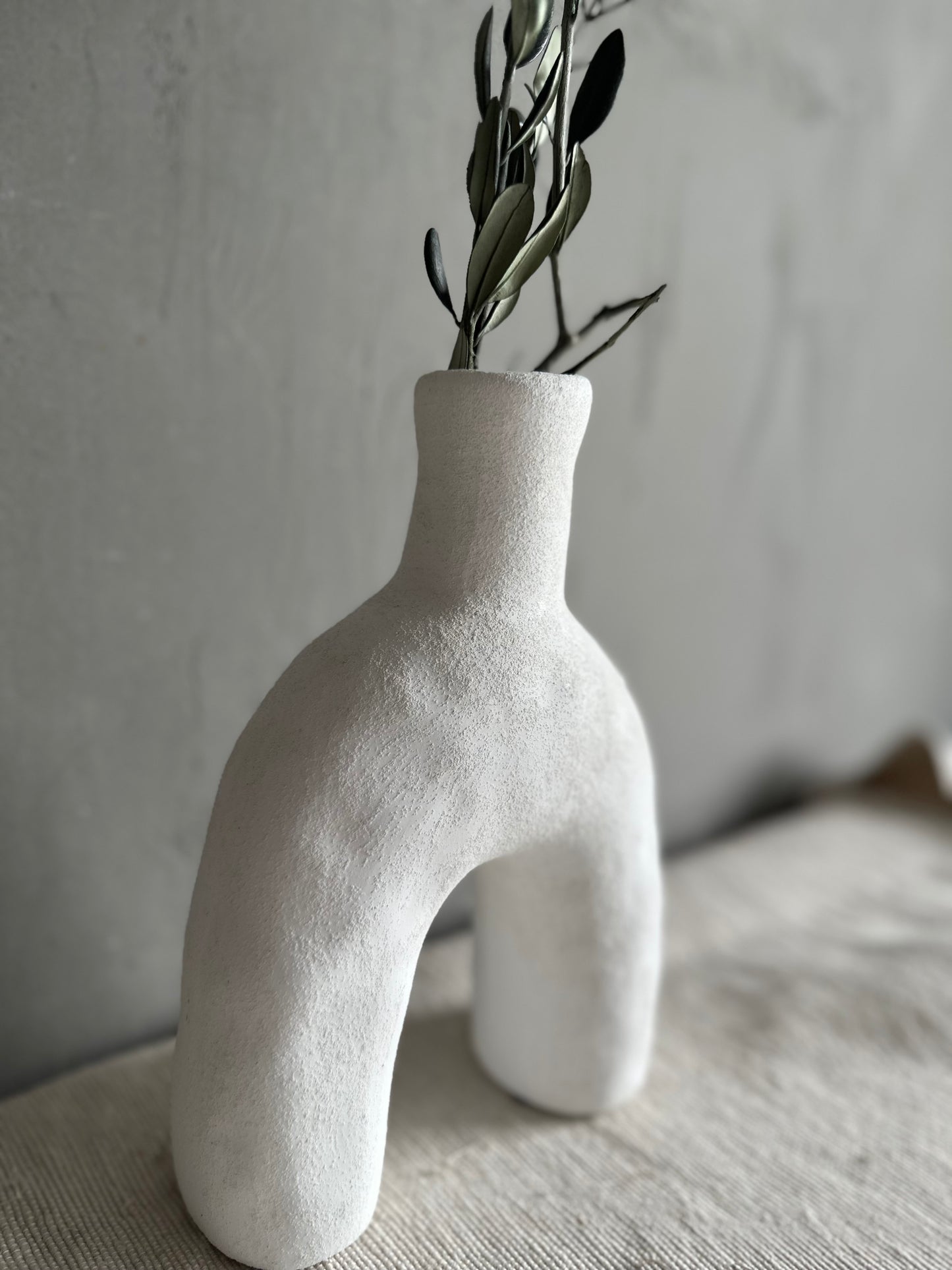 Vase -white raw