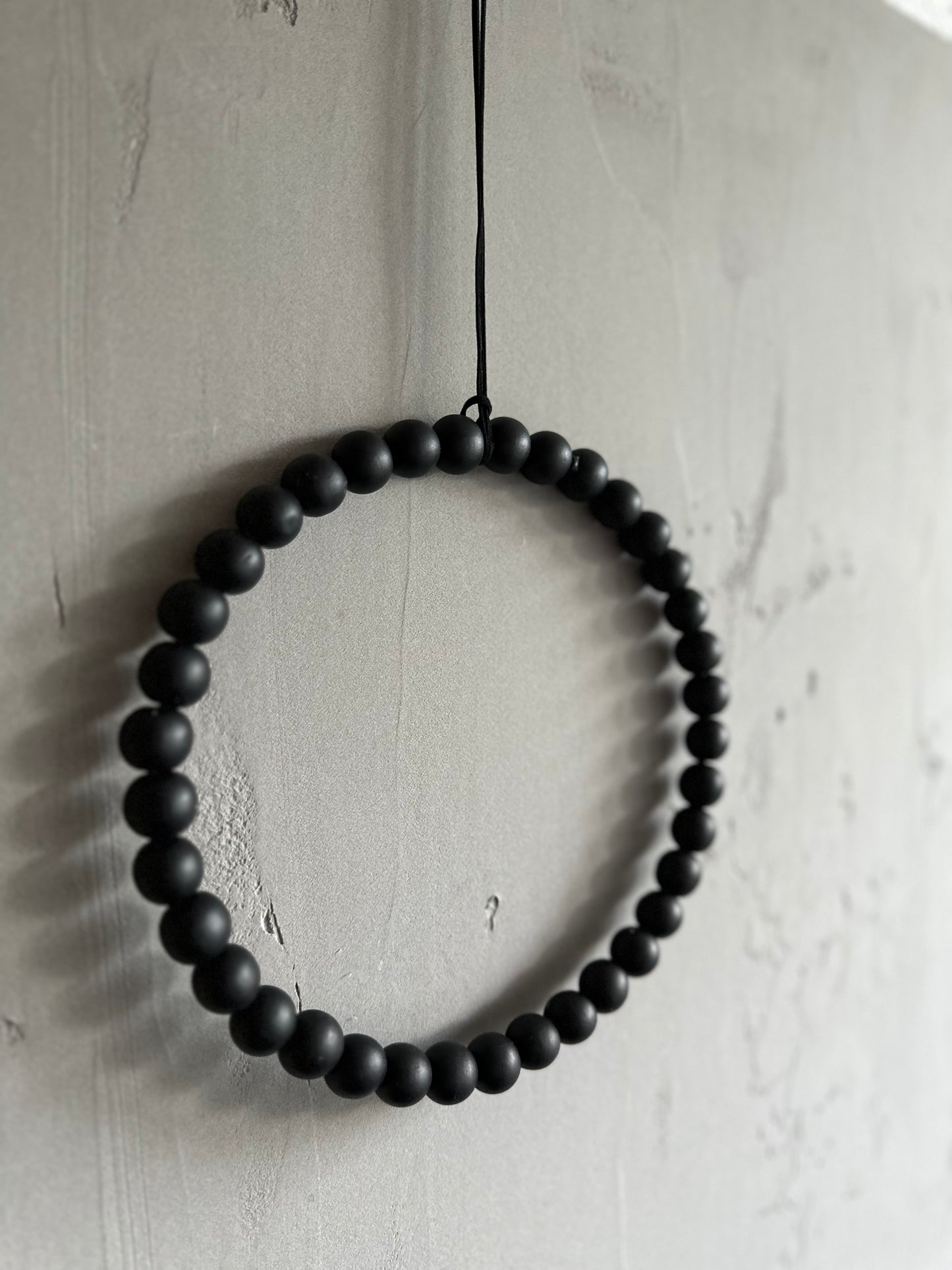 Wooden bead hoop black