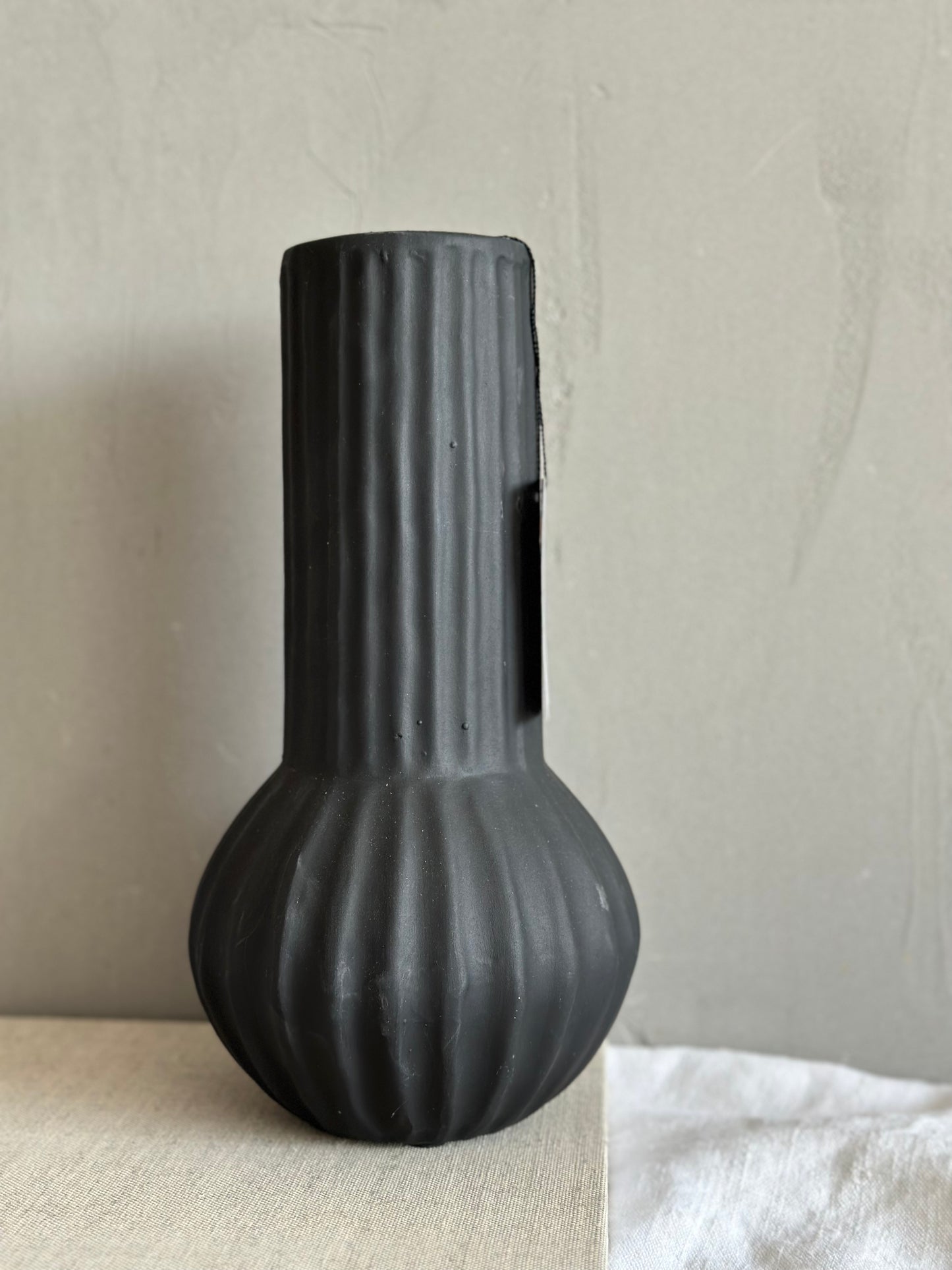 Vase -Feyo black